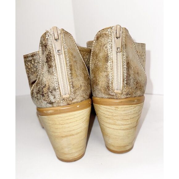 Naturalizer Gold Peep-Toe Sandals - Picture 6 of 14